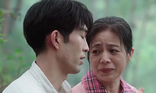 Phim 'chàng trai yêu người phụ nữ bằng tuổi mẹ' hút tỷ view