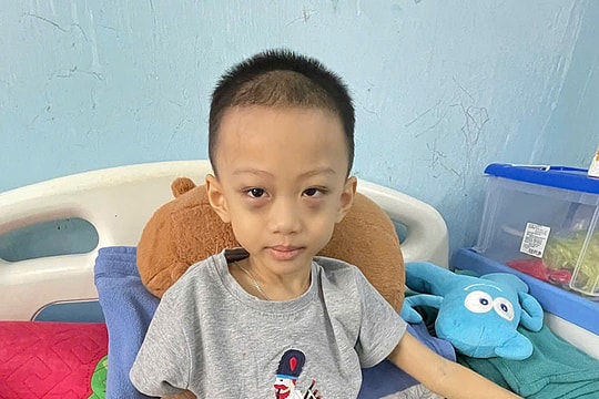 Cậu bé 4 tuổi chiến thắng ung thư di căn