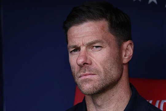 Cầu thủ Real chia phe vì HLV Alonso