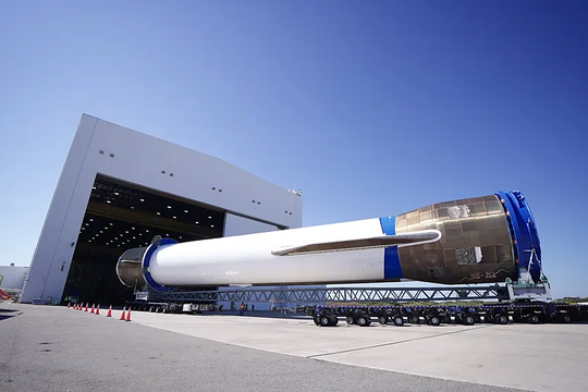 Lý do tên lửa Blue Origin vẫn trắng sạch khi về Trái Đất