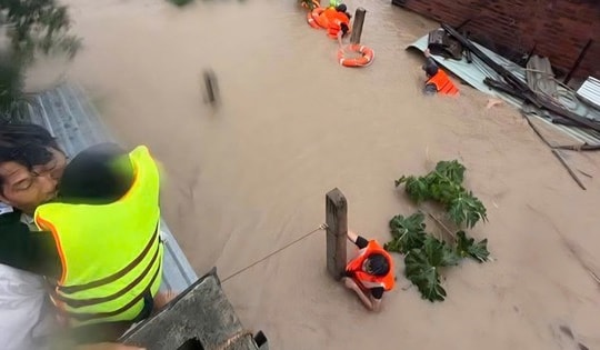 Chính phủ chỉ đạo chi trả gộp 3 tháng lương hưu và trợ cấp bảo hiểm xã hội cho 4 tỉnh bị lũ lụt