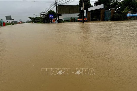 6 tỉnh, thành phố Trung Bộ và Tây Nguyên đảm bảo an toàn đê điều ứng phó bão số 15
