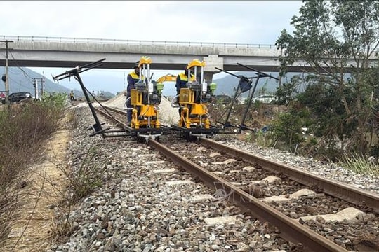Ngành đường sắt ưu tiên giải phóng tàu hàng ùn ứ