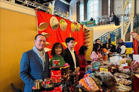 Việt Nam lan tỏa tinh thần thiện nguyện tại Hội chợ Giáng sinh ở Slovakia