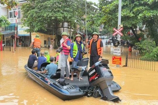 Thời tiết ngày 27/11: Bão số 15 mạnh cấp 12 giật cấp 15, di chuyển phức tạp trên Biển Đông