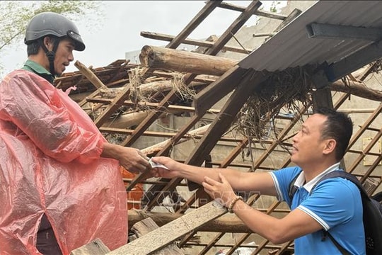 Hỗ trợ kinh phí giúp đồng bào miền Trung và Tây Nguyên sớm vượt qua khó khăn