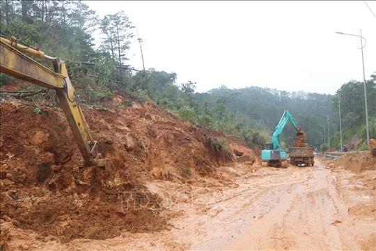 Tuyến quốc lộ do địa phương quản lý vẫn còn 15 vị trí tắc đường do mưa lũ