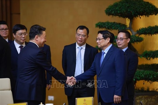 Thủ tướng Phạm Minh Chính tiếp Chủ tịch Khu tự trị dân tộc Choang Quảng Tây, Trung Quốc