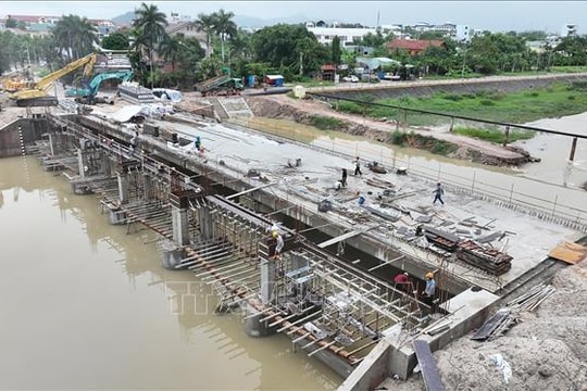 Xây dựng các kịch bản và chủ động vận hành hạ thấp mực nước đón lũ