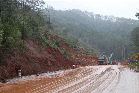 Quảng Ngãi công bố tình huống khẩn cấp về thiên tai trên các tuyến đường bộ