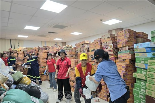 Liên tục các chuyến hàng cứu trợ từ đất Mỏ vào vùng lũ Lâm Đồng