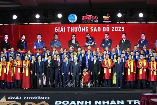 Trao Giải thưởng Sao Đỏ 2025 cho 11 doanh nhân trẻ xuất sắc