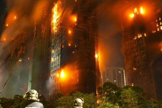 Vụ cháy chung cư 44 người chết: Vì sao Hong Kong vẫn dùng giàn giáo tre?