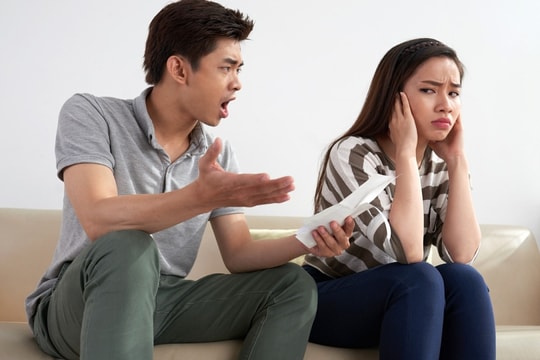 Hôn nhân nguội lạnh vì 'tiền anh, tiền tôi'