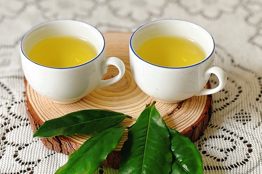 6 thói quen uống trà gây hại đường ruột