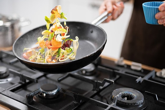 6 người nguy kịch sau bữa cơm nấu bằng acid