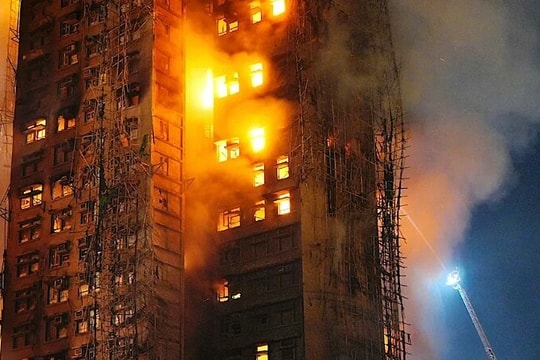 Chuyên gia tâm lý khuyên người dân Hong Kong ngừng đọc tin thảm họa