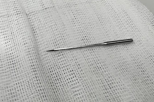 Nuốt kim khâu khi chơi, bé 11 tuổi suýt thủng ruột