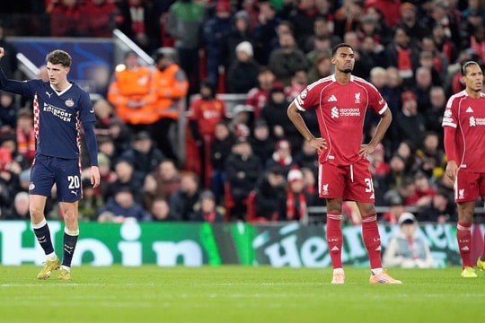 Liverpool thảm bại ở Champions League