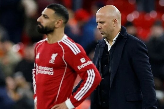 Salah, Slot bị chỉ trích sau thảm bại của Liverpool