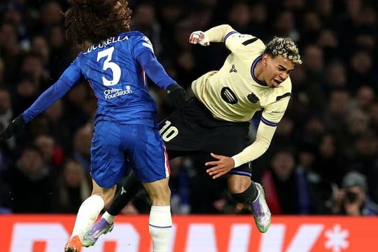 Thủ môn Chelsea: 'Cucurella nhét Yamal vào túi'