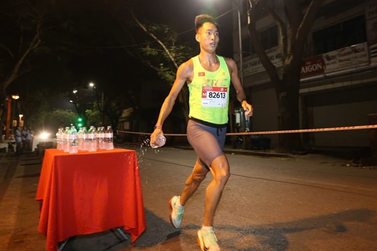 Hà Nội lạnh, khô dịp VnExpress Marathon Hanoi Midnight