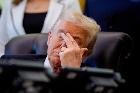 Dấu hiệu tuổi tác bắt đầu đè nặng lên ông Trump