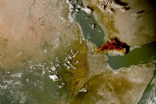 Núi lửa Ethiopia phun trào sau gần 12.000 năm nhìn từ không gian