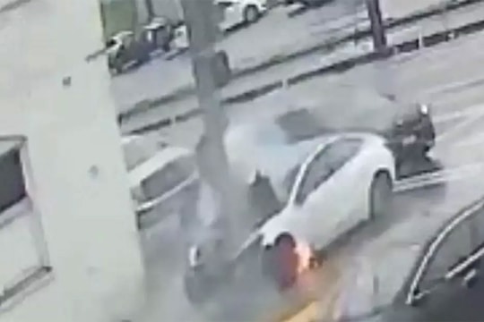 Tesla lại bị kiện vì cửa xe không mở sau tai nạn