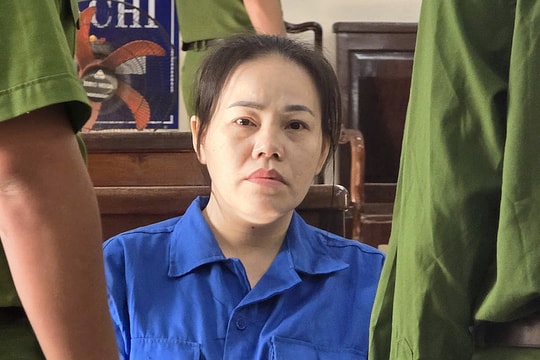 Kẻ hạ độc 4 người thân bằng xyanua khóc khi nghe cáo trạng