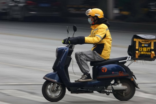 Shipper tông ngã bà bầu: Tài xế hay công ty quản lý phải bồi thường?