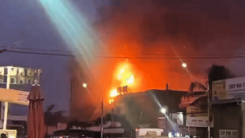 Cháy lớn quán bar ở Đồng Nai