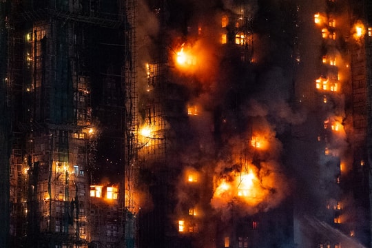 Những nguyên nhân có thể gây ra vụ cháy chung cư Hong Kong