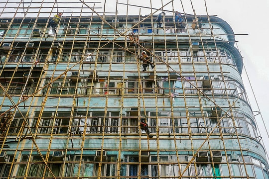 Tại sao Hong Kong vẫn dùng tre làm giàn giáo?