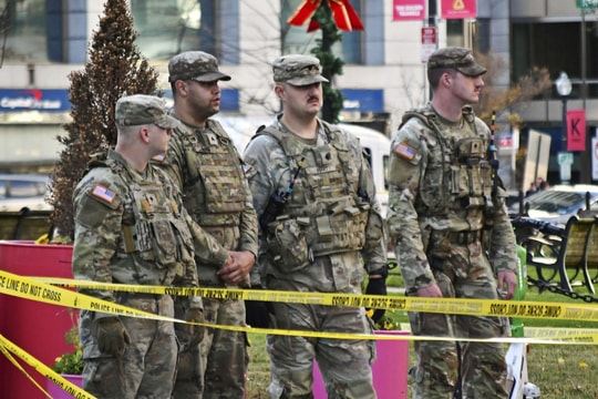 Người Mỹ kể cảnh hỗn loạn khi vệ binh bị phục kích gần Nhà Trắng