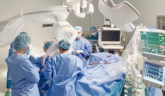 Kỹ thuật đặc biệt giúp người đàn ông tìm lại nụ cười sau hơn một năm bị co giật nửa mặt