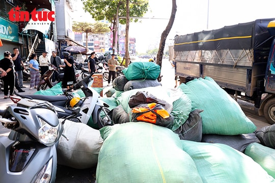 Nghĩa tình người Hà Nội tiếp sức đồng bào vùng lũ