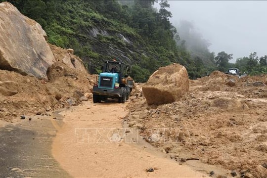 Mưa lũ miền Trung - Tây Nguyên: Vẫn còn 15 vị trí bị ách tắc