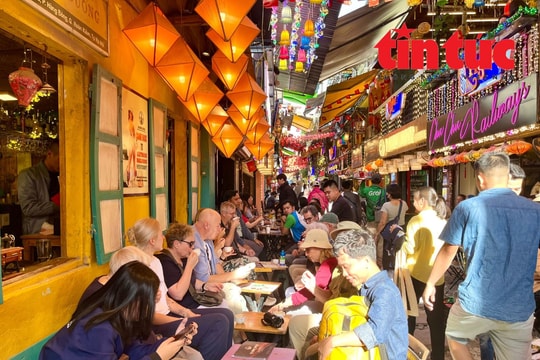 ‘Cà phê đường tàu’ Hà Nội lại tấp nập khách sau 2 ngày bị giải tỏa