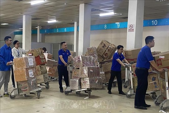 Cảng hàng không Quốc tế Cát Bi vận chuyển '0 đồng' hàng cứu trợ tới vùng lũ