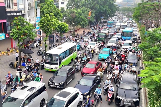 Ý kiến người dân, chuyên gia xung quanh hạn chế xe xăng trong vành đai 1 Hà Nội theo giờ