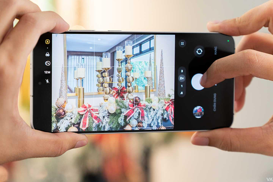 Galaxy S25 FE - quà tặng công nghệ dịp Giáng sinh