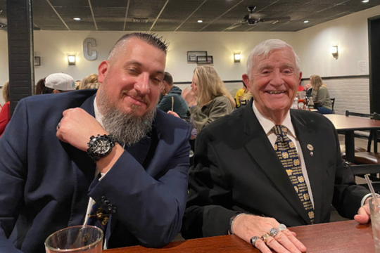 Vợ chồng trẻ nhận người đàn ông 74 tuổi làm con nuôi