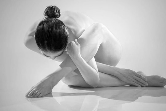 Bộ ảnh khỏa thân yoga được trao giải 'Nhiếp ảnh xuất sắc'