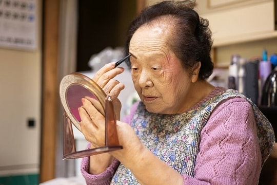 Công thức trường thọ của chuyên gia làm đẹp 102 tuổi