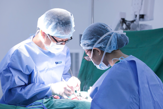 Nốt ruồi dưới mí mắt tiến triển ung thư da