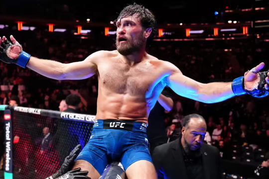 Võ sĩ trở lại công trường sau màn ra mắt UFC hoành tráng