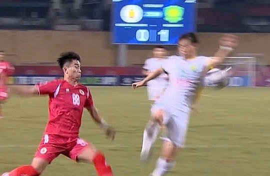 Truyền thông Trung Quốc ám chỉ trọng tài ưu ái CAHN