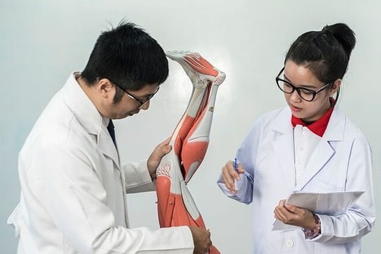 Băn khoăn khi 'chỉ trường Y được đào tạo bác sĩ'