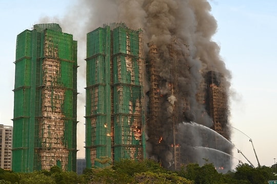 Mồi lửa khởi phát đám cháy thiêu rụi cụm chung cư Hong Kong